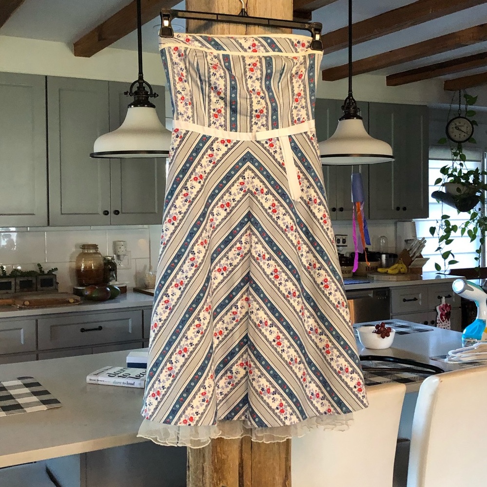 Adorable retro style fit and flair size 5